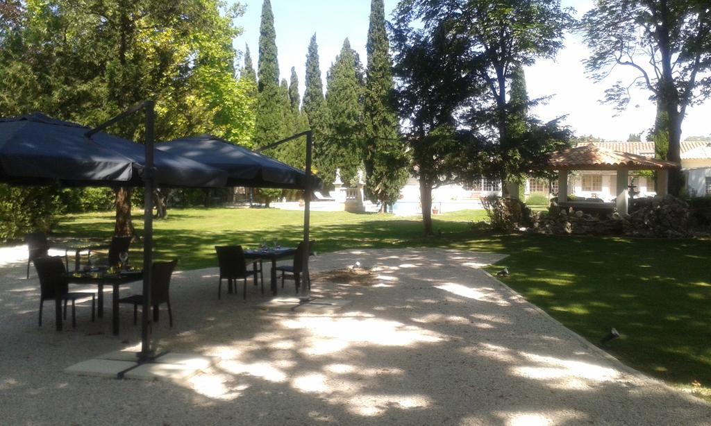 Hostellerie Les Frenes อาวีญง ภายนอก รูปภาพ