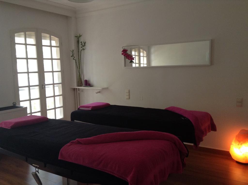 Hostellerie Les Frenes อาวีญง ภายนอก รูปภาพ